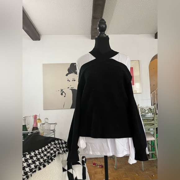 Line & Dot criss cross cold shoulder sweater - Picture 2 of 3